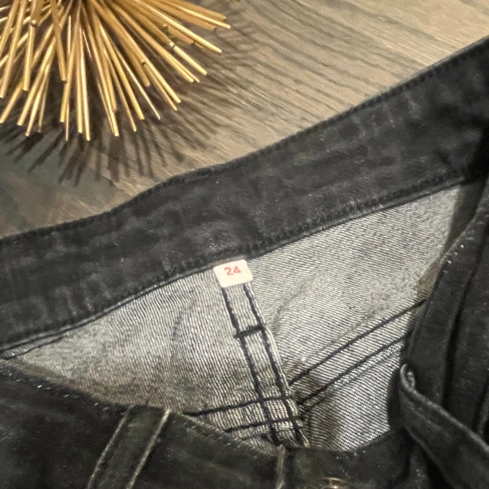 Levi's Limited 721 Fringe-Trim Skinny Ankle Jeans Black womens Size 24 - Picture 8 of 11